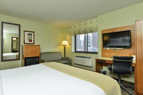 Holiday Inn Express Manhattan Midtown West, an IHG Hotel - Amenities and Services
