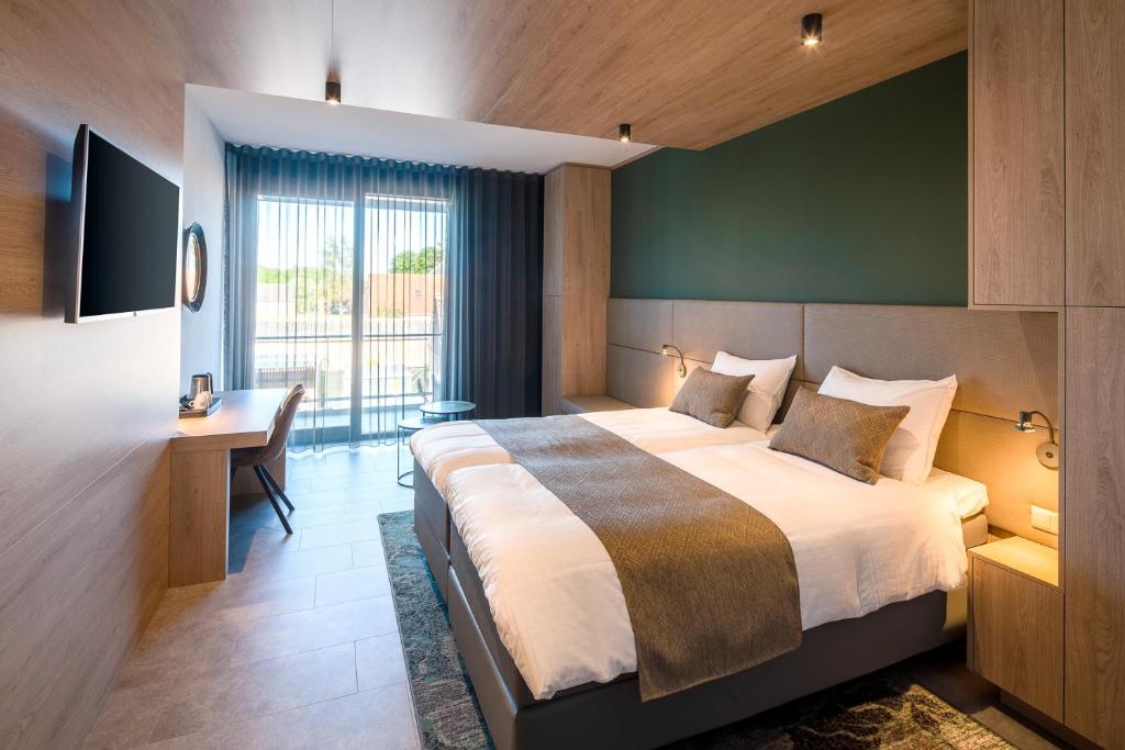 Hotel 46 Review