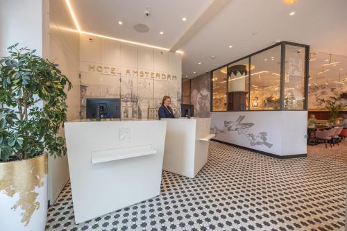 Hotel Amsterdam De Roode Leeuw - Guest Reviews and Ratings