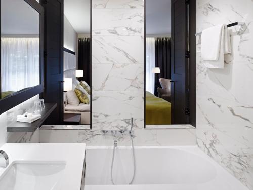 Hotel Castle Bloemendal - Dining and Amenities