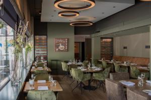Hotel Central - Dining and Breakfast