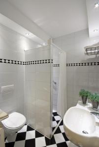 Hotel De Rustende Jager - Room Types and Amenities