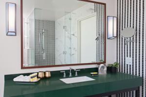 Hotel Indigo - Los Angeles Downtown, an IHG Hotel - Dining and Culinary Offerings