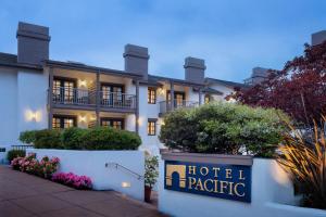 Hotel Pacific - Dining and Breakfast