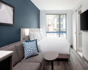 Hyatt Place New York Chelsea - Onsite Dining and Breakfast Options