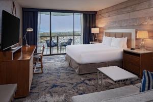 Hyatt Regency Mission Bay Spa and Marina - On-Site Dining Options