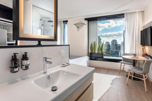 INNSiDE by Meliá Amsterdam - Room Features