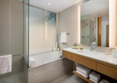 InterContinental - Los Angeles Downtown, an IHG Hotel - Remarkable Amenities and Facilities