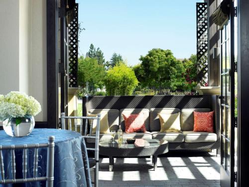 Juniper Hotel Cupertino, Curio Collection by Hilton - Room Features and Accommodations