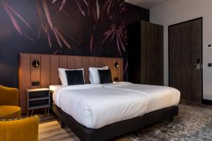 MERICI Hotel Sittard - Dining and Amenities