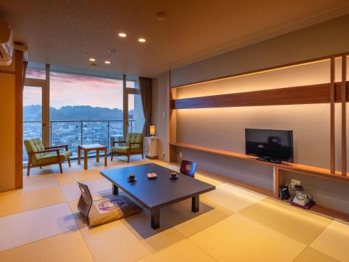 Mikuma Hotel - Dining and Amenities