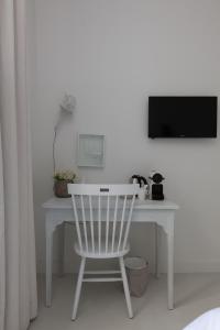 Mother Goose Hotel - Amenities and Services