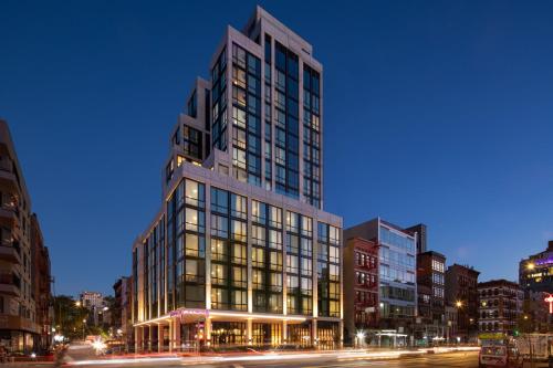 Moxy NYC Lower East Side - Dining and Culinary Offerings