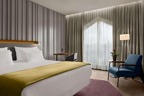 NH Collection Amsterdam Flower Market - Room Amenities and Features