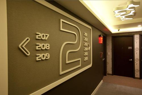 NobleDEN Hotel - Dining and Culinary Offerings