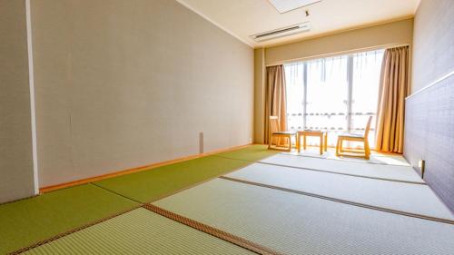 Ooedo Onsen Monogatari Minoh Kanko Hotel - Dining Options