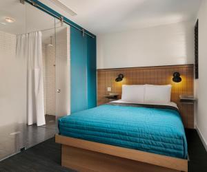Pod 39 - Dining and Lounge Options