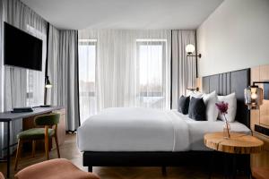 Renaissance Amsterdam Schiphol Airport Hotel - Guest Experience and Reviews