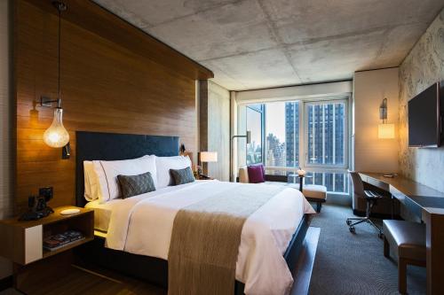 Renaissance New York Midtown Hotel - Dining at Versa