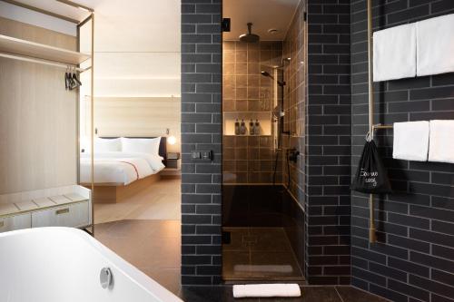 Ruby Emma Hotel Amsterdam - Impressive Amenities