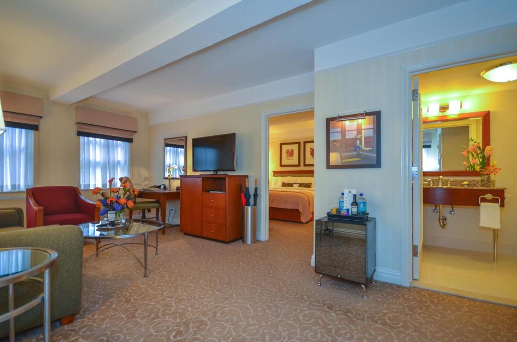 San Carlos Hotel New York - On-site Dining and Culinary Experiences