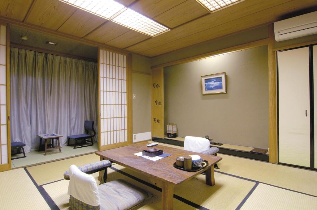 Sennennoyu Koman - Facilities and Offerings