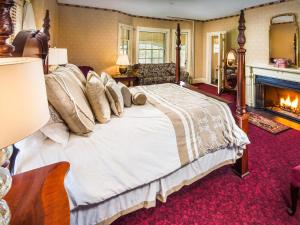 Stonehurst Manor Including Breakfast and Dinner - Breakfast Offerings
