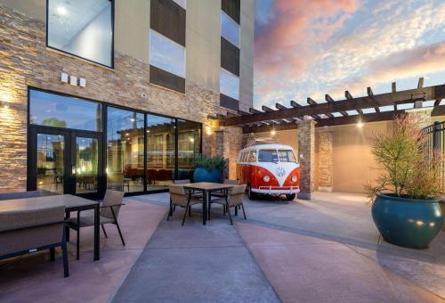 SunCoast Hotel Anaheim, Tapestry Collection by Hilton - Room Types and Features