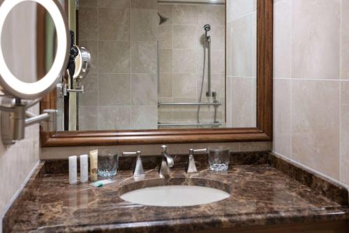 The Blakely by LuxUrban - Room Amenities and Facilities
