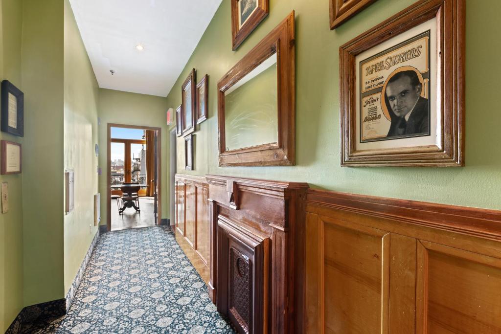 The Historic Blue Moon Hotel – NYC Review