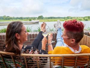 The Maas Pearl Nextdoor Maassuites - Dining Options