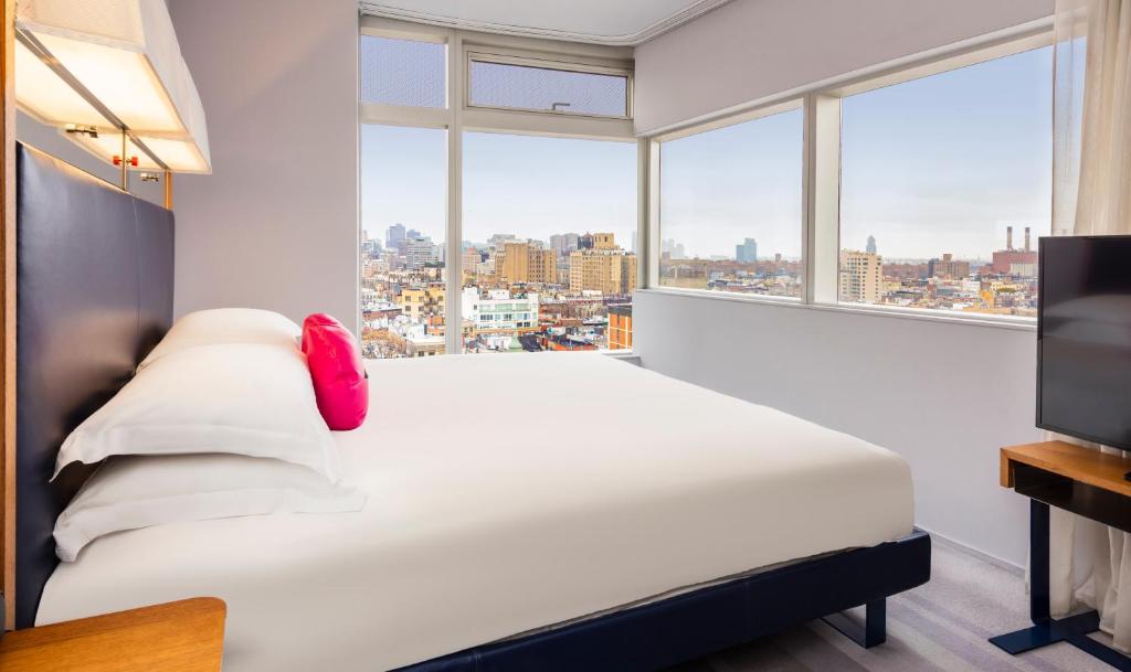The Standard – East Village Review