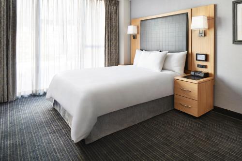 World Center Hotel - Guest Experience and Ratings