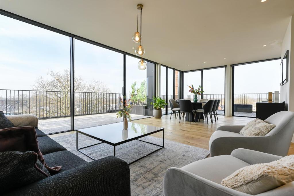 12, Luxury Designer Oasis – Historic Center – View Review