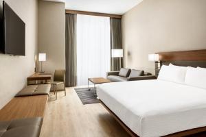 AC Hotel by Marriott San Francisco Airport/Oyster Point Waterfront - Room Features