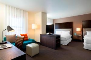 Aloft Silicon Valley - On-Site Dining and Beverages