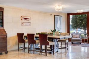 Ayres Hotel Costa Mesa Newport Beach - Booking Your Stay