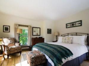 Bark Eater Inn - Host and Management