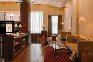 Chambers Powered by Sonder - Check-in, Check-out, and Policies