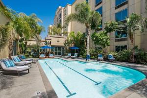 DoubleTree by Hilton Los Angeles/Commerce - Dining and On-Site Amenities