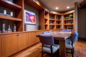 DoubleTree by Hilton Los Angeles Norwalk - Business Facilities