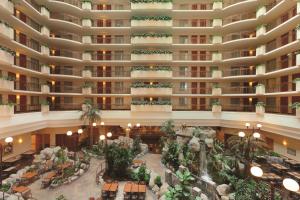 Embassy Suites by Hilton Anaheim South - Dining and Recreational Facilities