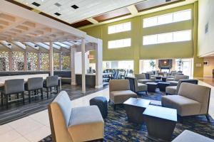 Embassy Suites Valencia - Policies and Information
