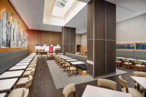Hampton Inn Times Square Central - Delightful Breakfast Options and Experiences