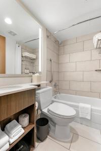Holiday Inn Manhattan 6th Ave - Chelsea, an IHG Hotel - Room Types and Availability