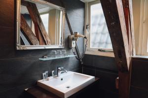 Hotel Corner House - Dining Options