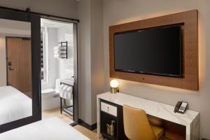 Hotel Indigo NYC Downtown - Wall Street, an IHG Hotel - Room Features