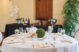 Hotel Los Gatos - Additional Information