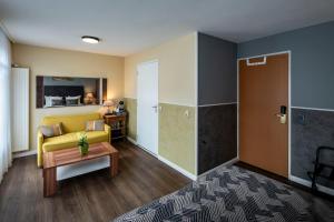 Jupiter Hotel - Payments and Restrictions