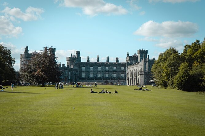 Kilkenny Medieval · One-Day Tour With Guide in Spanish - Transportation and Guide